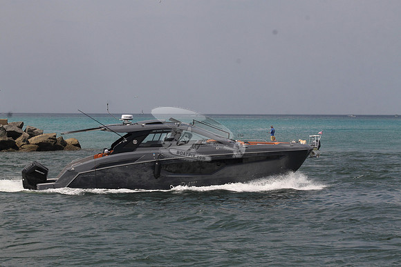CRUISERS42.GRAY.2