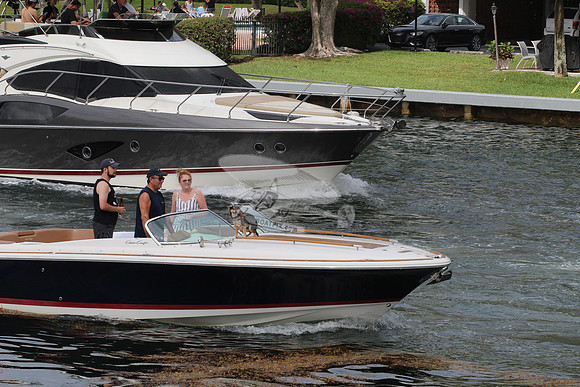 CHRIS CRAFT.NAVY BLUE HULL.021