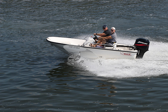 59E37484.BOSTON WHALER.7983