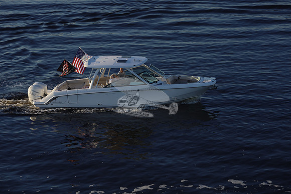 boston whaler.320 vantage.30