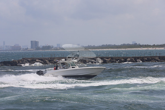 BOSTON WHALER37.659