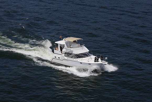 Carver motor yacht. 08