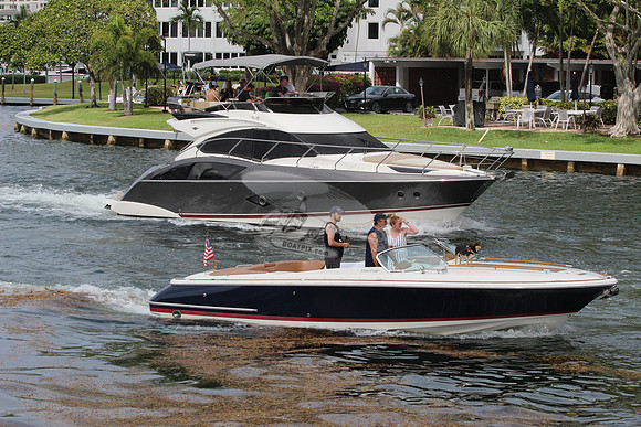 CHRIS CRAFT.NAVY BLUE HULL.024