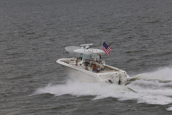 Boston Whaler.white.flag.merc.01