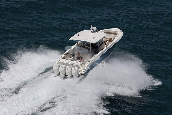 BOSTON WHALER.BLUE HULL.302