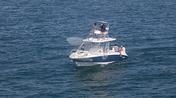 BOSTON WHALER BLUE HULL.2 MERC WHITE.9417