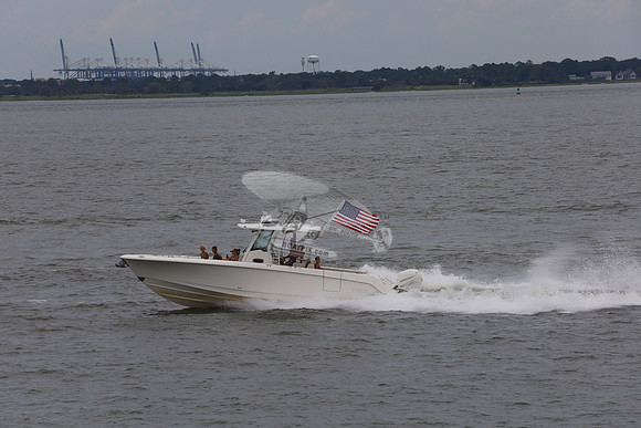 Boston Whaler.white.flag.merc.17