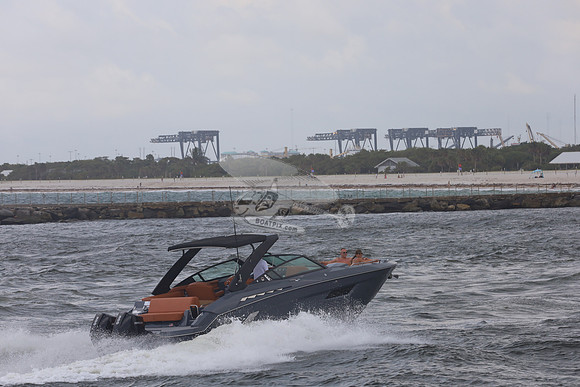cruisers yachts.2 merc.gray hull.0581