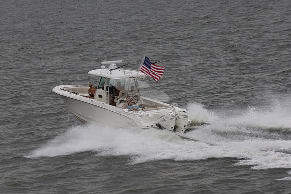 Boston Whaler.white.flag.merc.03
