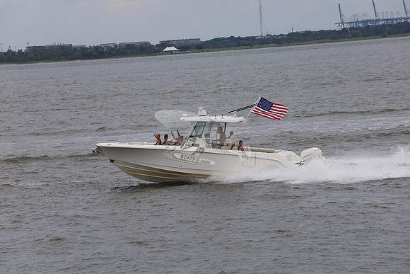 Boston Whaler.white.flag.merc.10