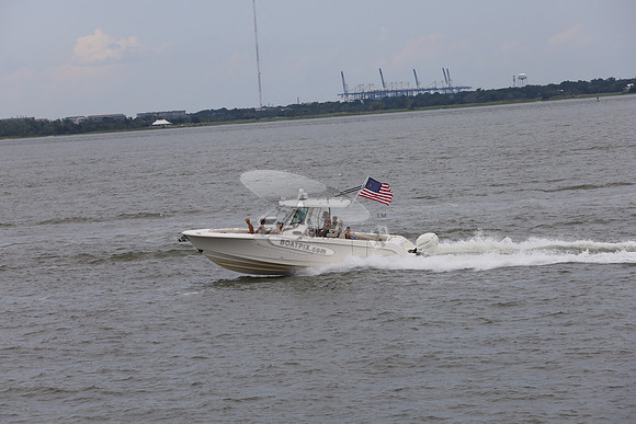 Boston Whaler.white.flag.merc.12