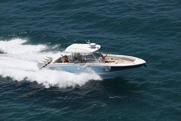 BOSTON WHALER.BLUE HULL.314