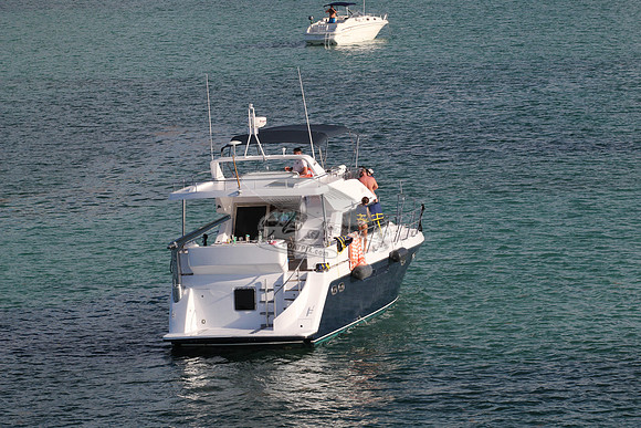 blue boat.white top.lots people.05