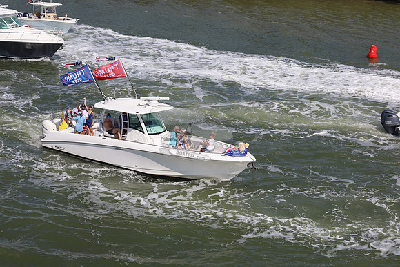 Boston Whaler.350.outrage.3