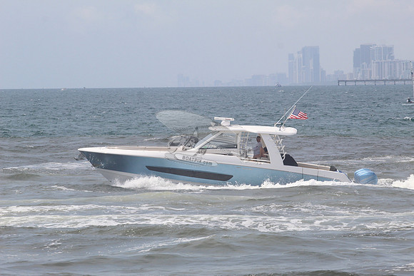 BOSTONWHALER42.BLUE.FTL.1