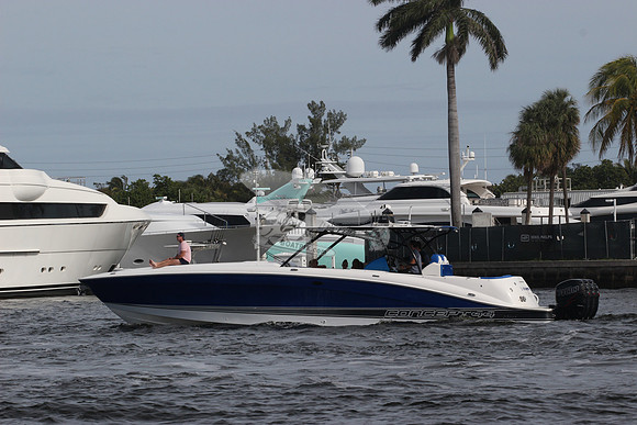 CONCEPT 44.BLUE HULL.3 MOTORS.002