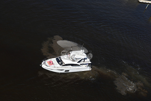 Azimut 60.5