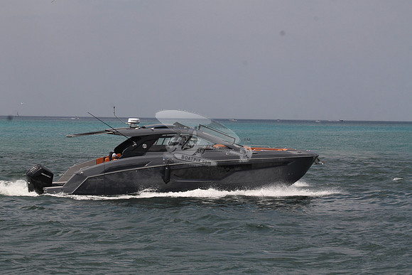 CRUISERS42.GRAY.3