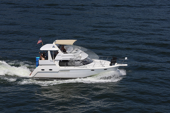 Carver motor yacht. 03