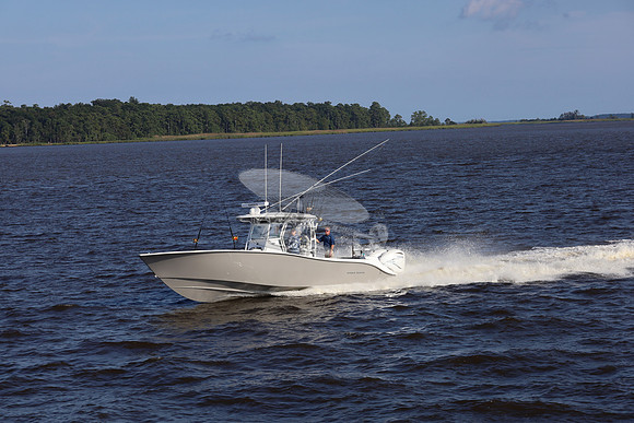 cape horn.tan hull.2 white yamaha.7298