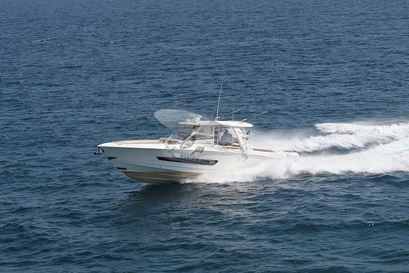 Boston Whaler.outrage 420.10
