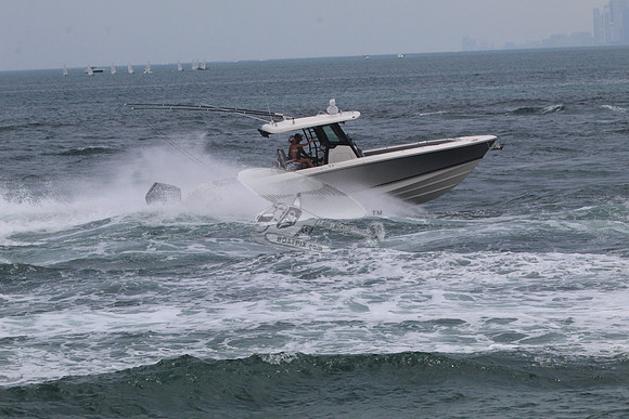 boston whaler.3 merc.7921