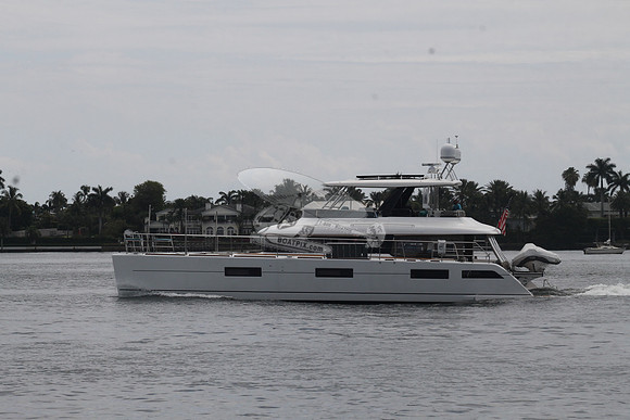 BOAT TRI HULL.LARGE.007