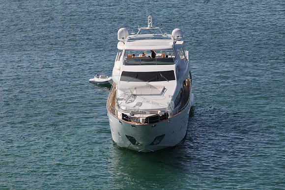 Azimut.red foreign flag.04
