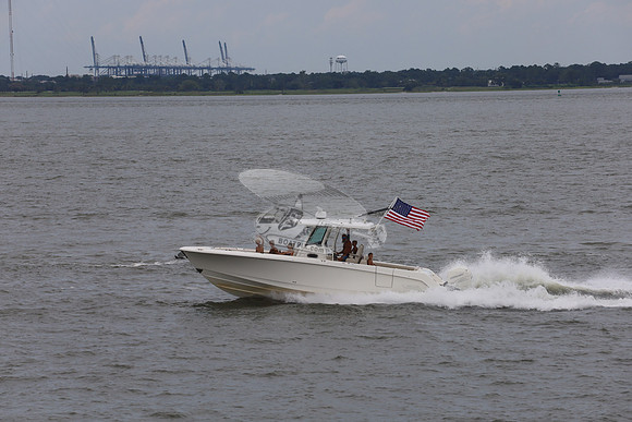 Boston Whaler.white.flag.merc.18