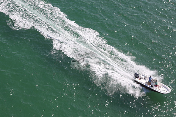 BOSTON WHALER.126