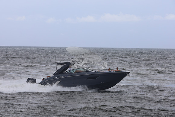 cruisers yachts.2 merc.gray hull.0573