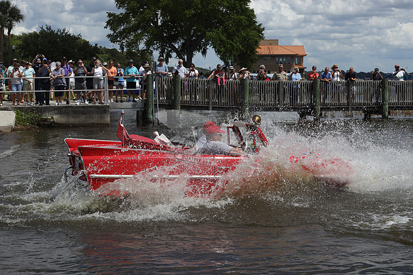 2H1501.AMPHICAR.RED.02