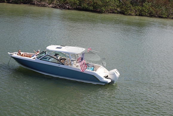 boston whaler.blue.320.6
