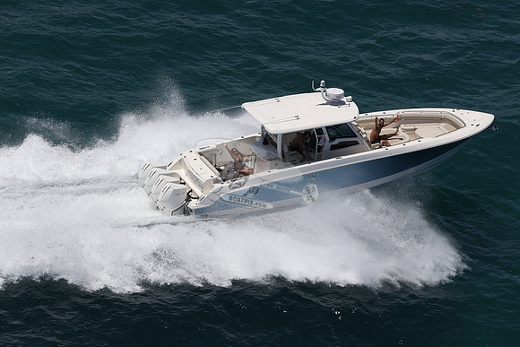 BOSTON WHALER.BLUE HULL.306