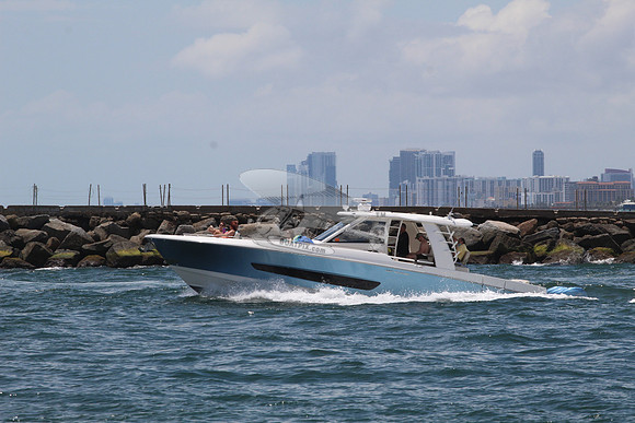 BOSTON WHALER42.FTL.01