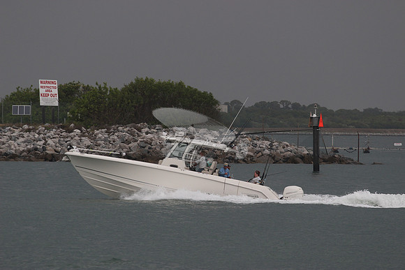 BOSTON WHALER.3