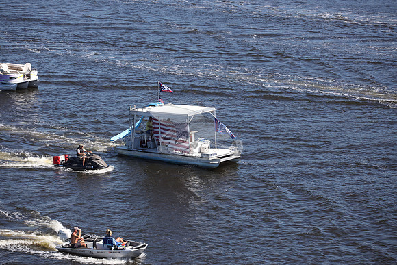 mi1302cc.pontoon american flag.2