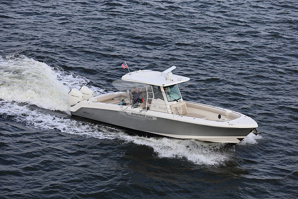 Boston Whaler.3300.5