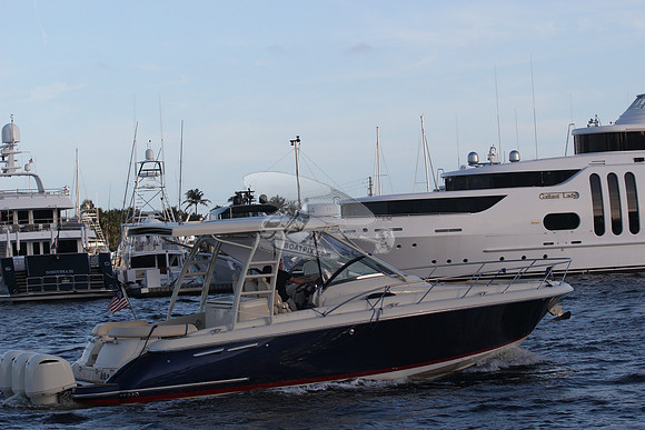 CHRIS CRAFT.NAVY BLUE HULL.04