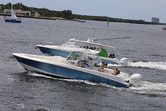 BOSTON WHALER35.BLUE.7