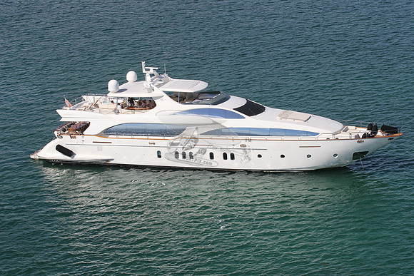 Azimut.red foreign flag.11