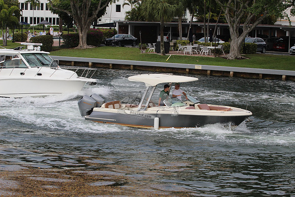 CHRIS CRAFT.GREY HULL.05