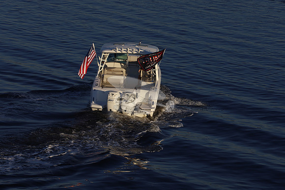 boston whaler.320 vantage.11