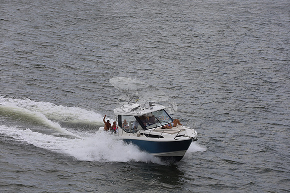 Boston Whaler.blue.2 merc 300.06