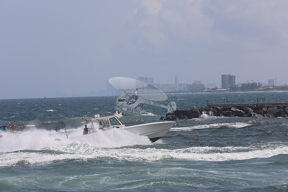 BOSTON WHALER37.657