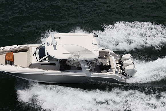 BOSTON WHALER 35 REALM.23