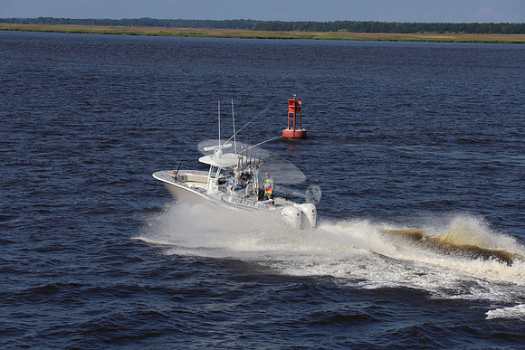 cape horn.tan hull.2 white yamaha.7281