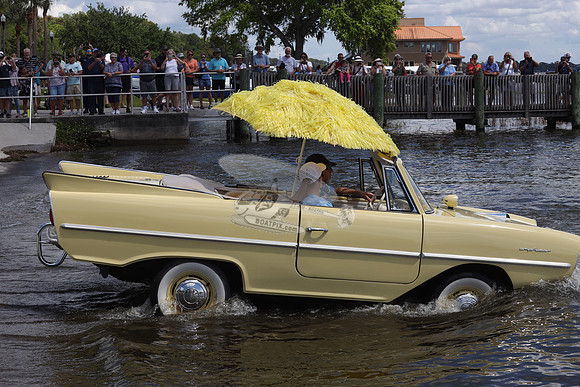 2H2120.YELLOW.AMPHICAR.1