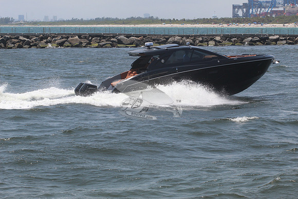 CRUISERS42.BLACK.2