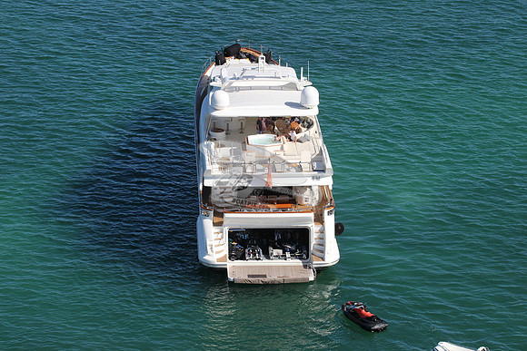 Azimut.red foreign flag.26